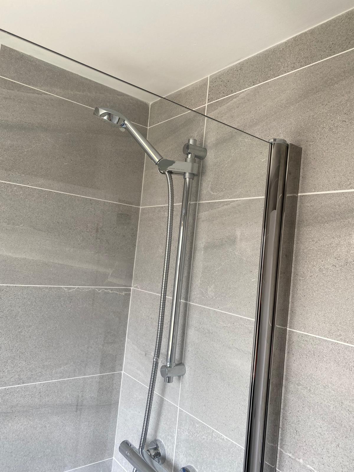 Lakes overbath screen