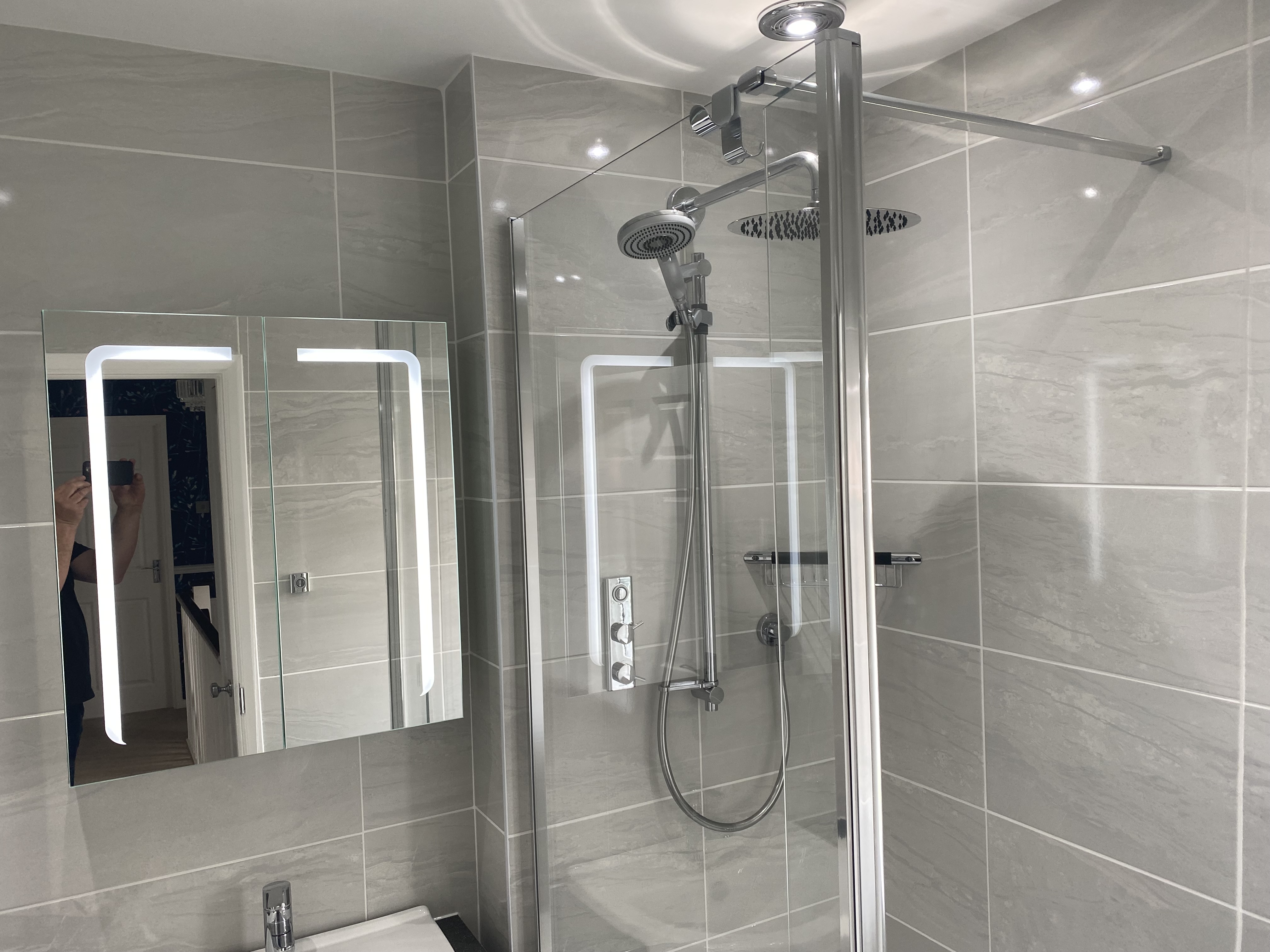 HiB mirrored cabinet