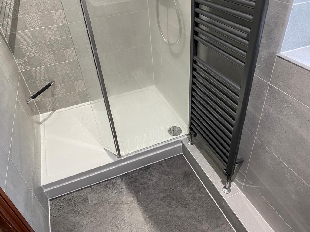 Vogue Focus Espresso towel rail