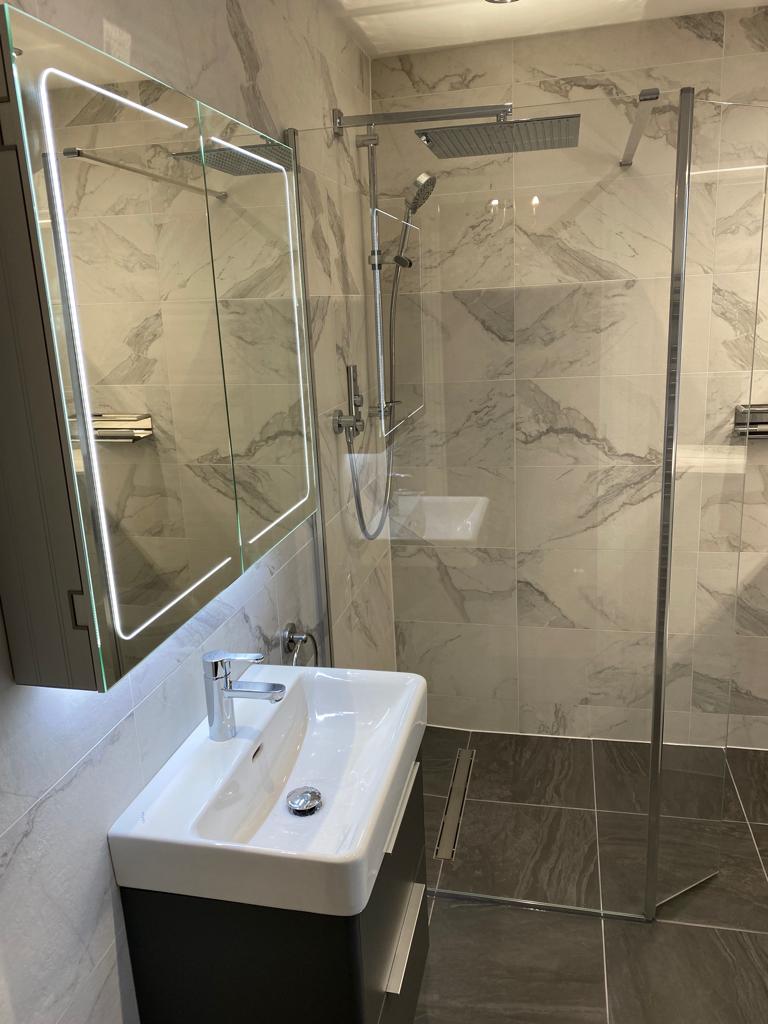 HiB Vapor 80 mirror cabinet