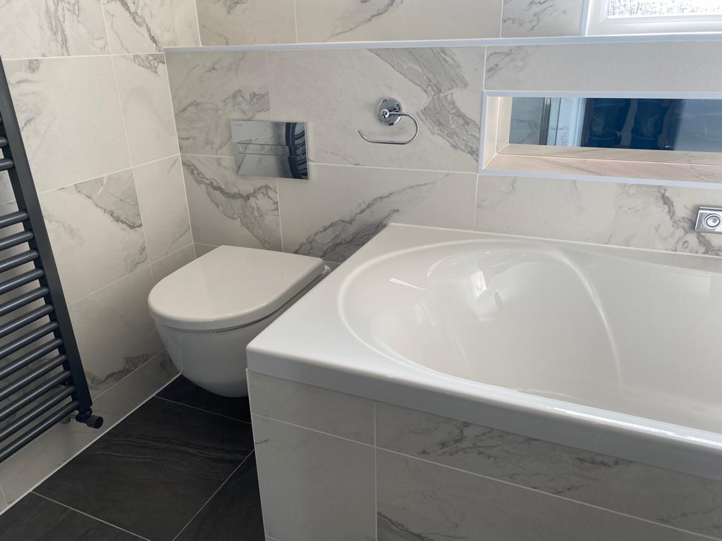 Mirrored Recess Above Bath