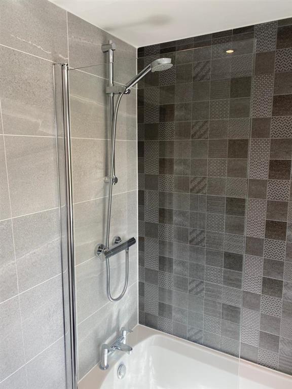 Lakes Overbath Shower Screen